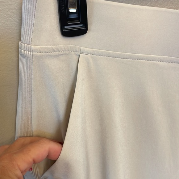 ATHLETA women’s BROOKLYN Ankle pant cream color lightweight slim leg / stretch 8 - Picture 5 of 15